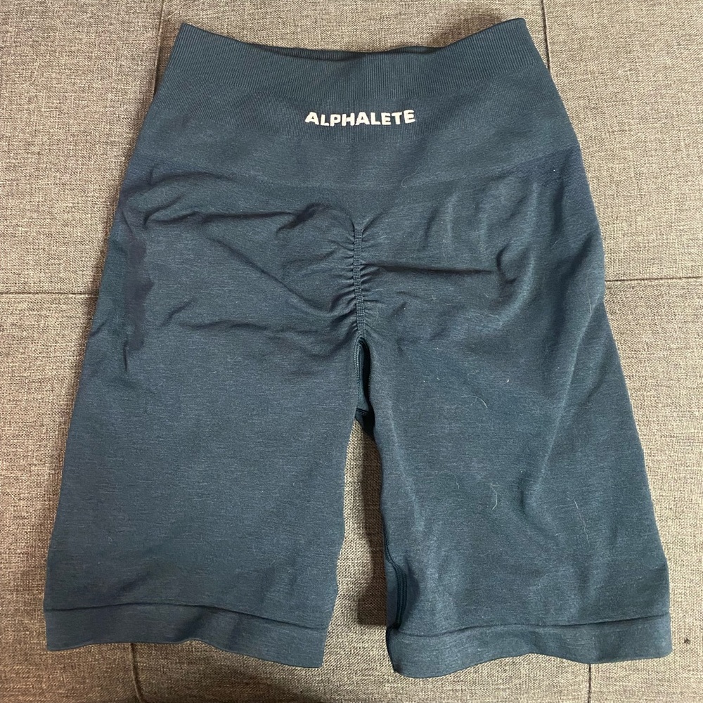Alphalete amplify biker shorts - dark water